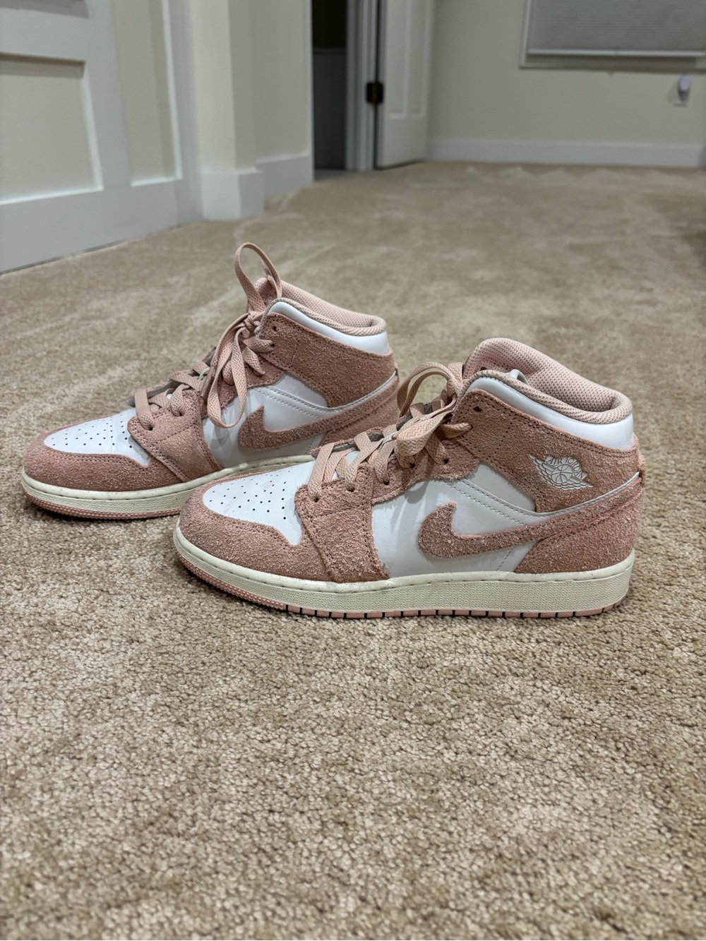 Nike Air Jordan 1 Mid SE - Pink & White